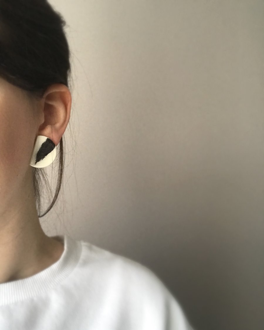 Boucles d'oreilles contemporaines en argile polymère Artapaon