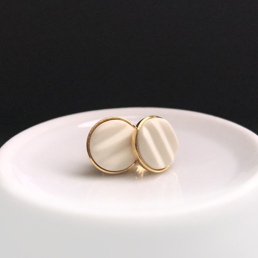 Boucles d'oreilles ivoire puces originales Artapaon