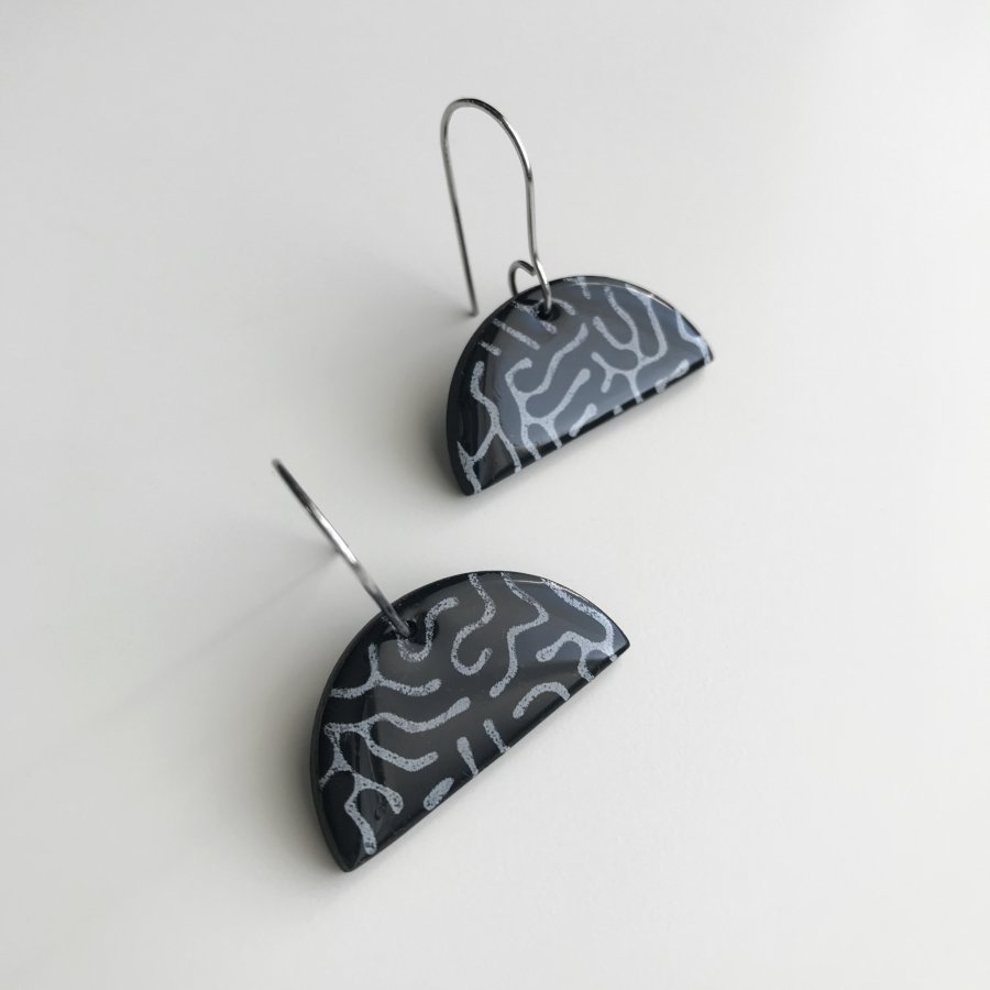 Boucles d'oreilles originales corail noires Artapaon