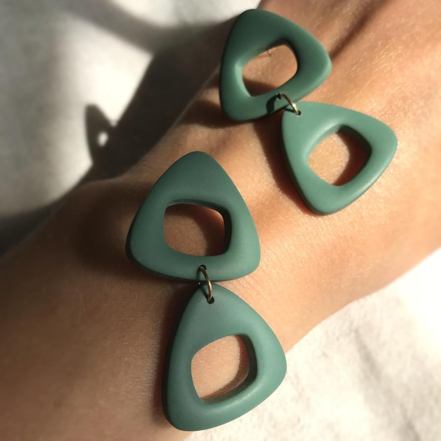 Longues boucles d'oreilles vertes originales Artapaon