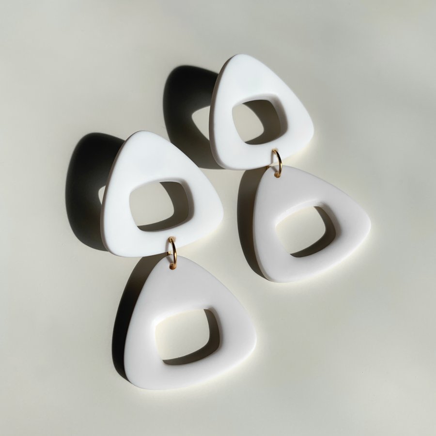 Longues boucles d'oreilles blanches Artapaon