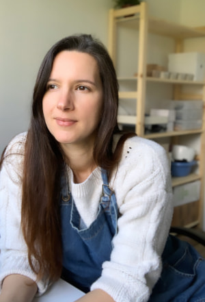 Portrait de la créatrice des bijoux Artapaon