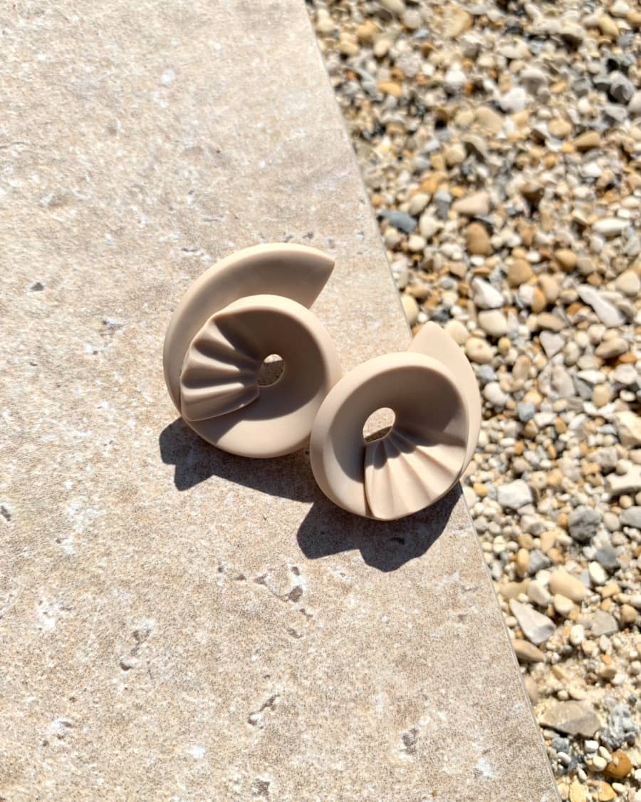 Boucles d'oreilles beige coquillage Artapaon