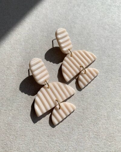 Boucles d'oreilles pendantes beige rosé Artapaon