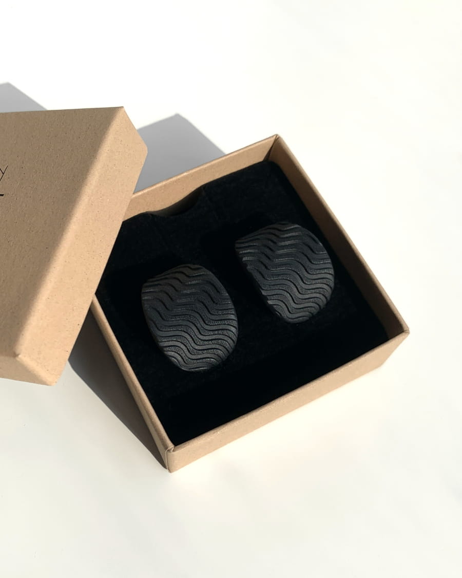 Boucles d'oreilles originales noires Artapaon