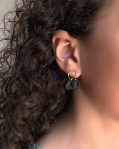 Boucles d'oreilles artisanales pétales noires