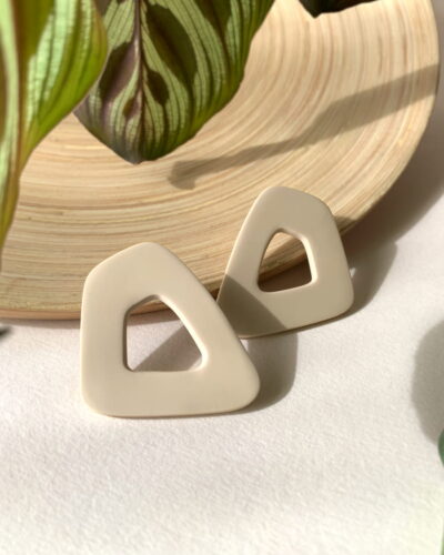 Grandes boucles d'oreilles beige modernes Artapaon