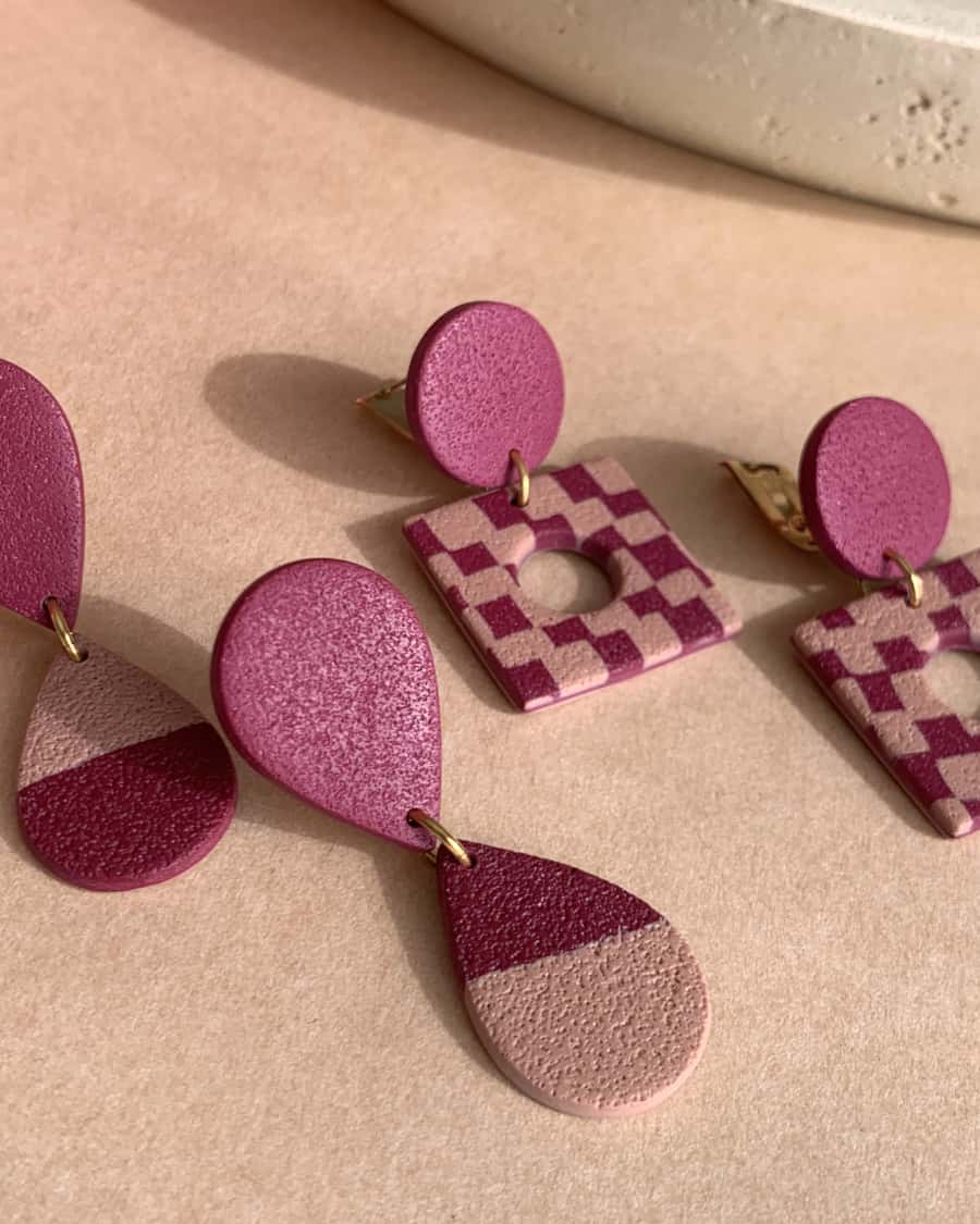 Boucles d'oreilles à clips bicolores - Grenat et moka – Image 5