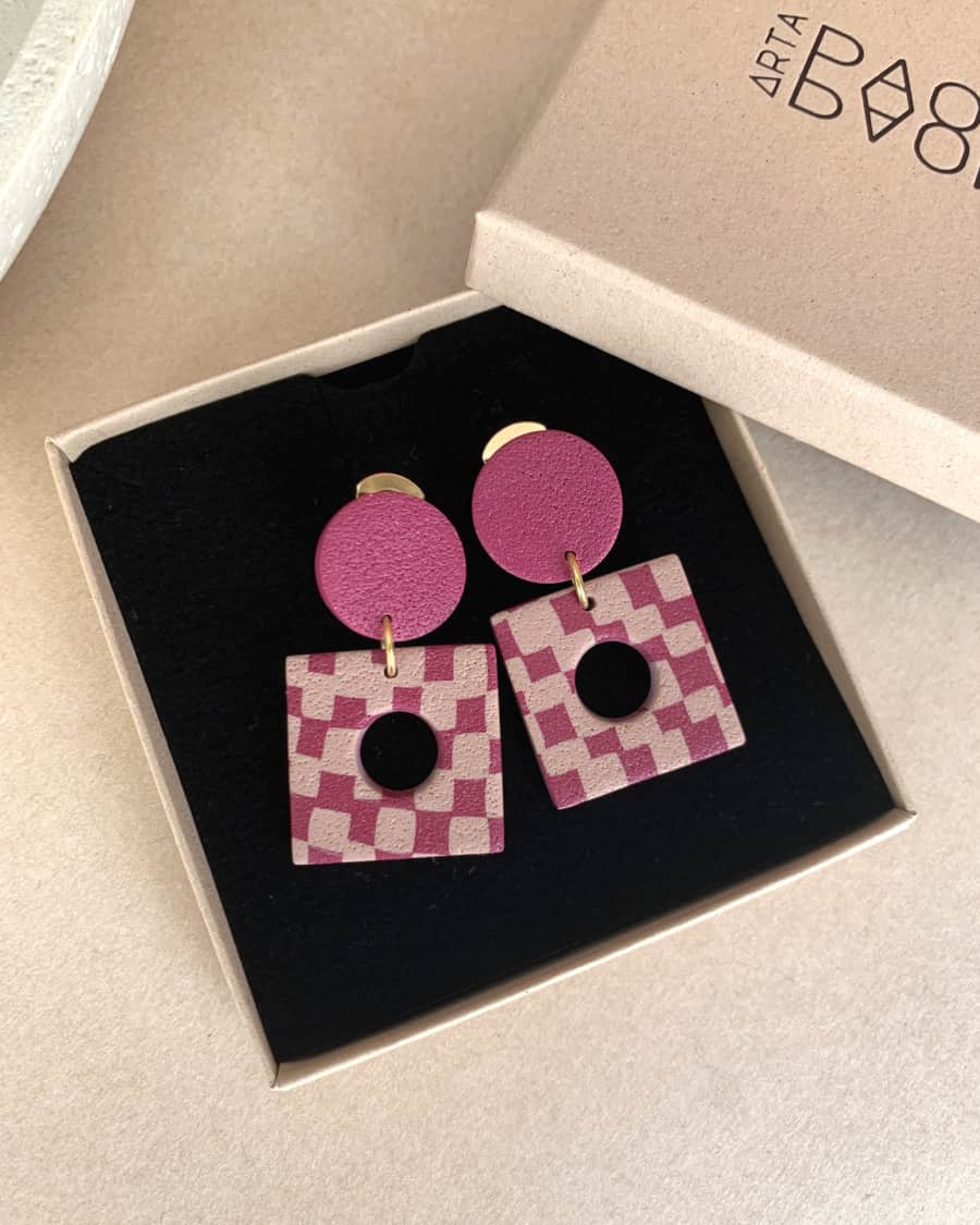 Boucles d'oreilles à clips bicolores - Grenat et moka – Image 3