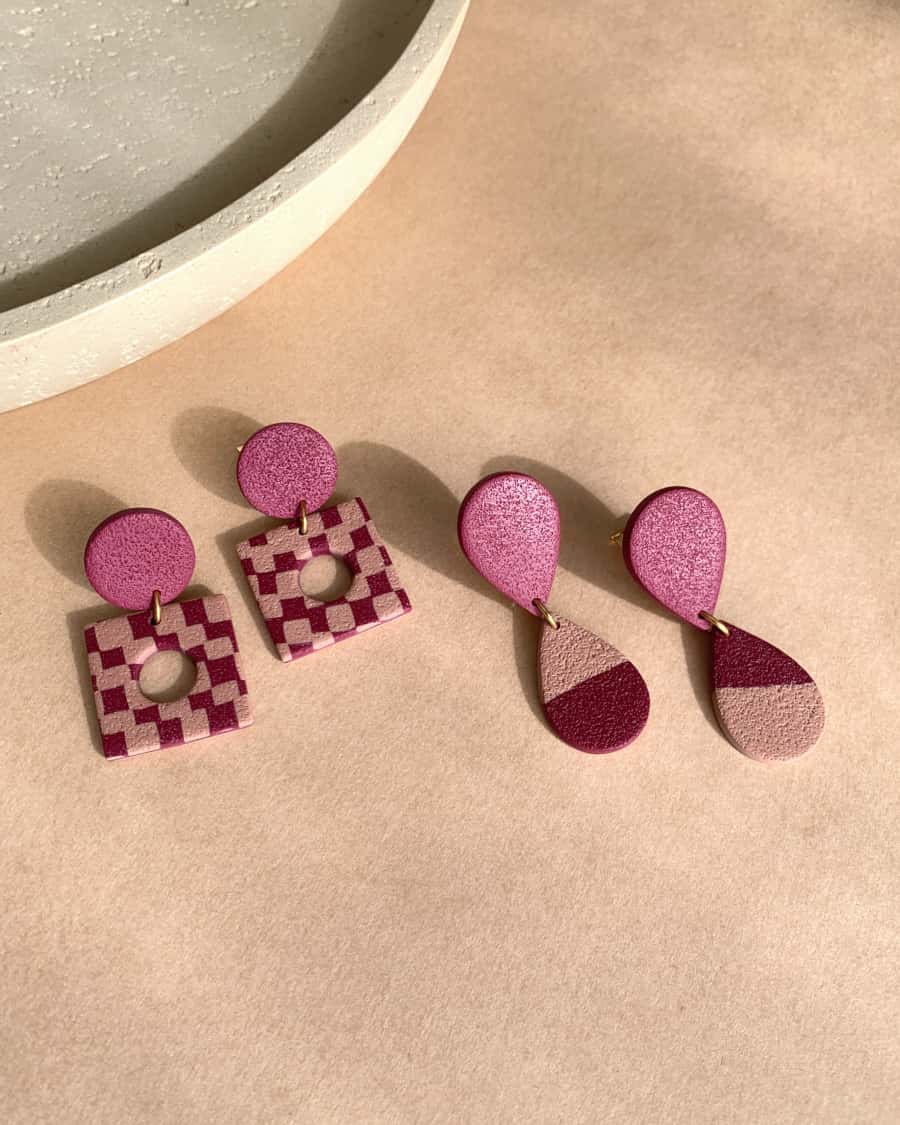 Collection de boucles d'oreilles à clips colorées